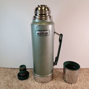 Vintage Stanley Aladdin Green Vacuum Bottle Thermos A-944DH 1 Quart Made in USA